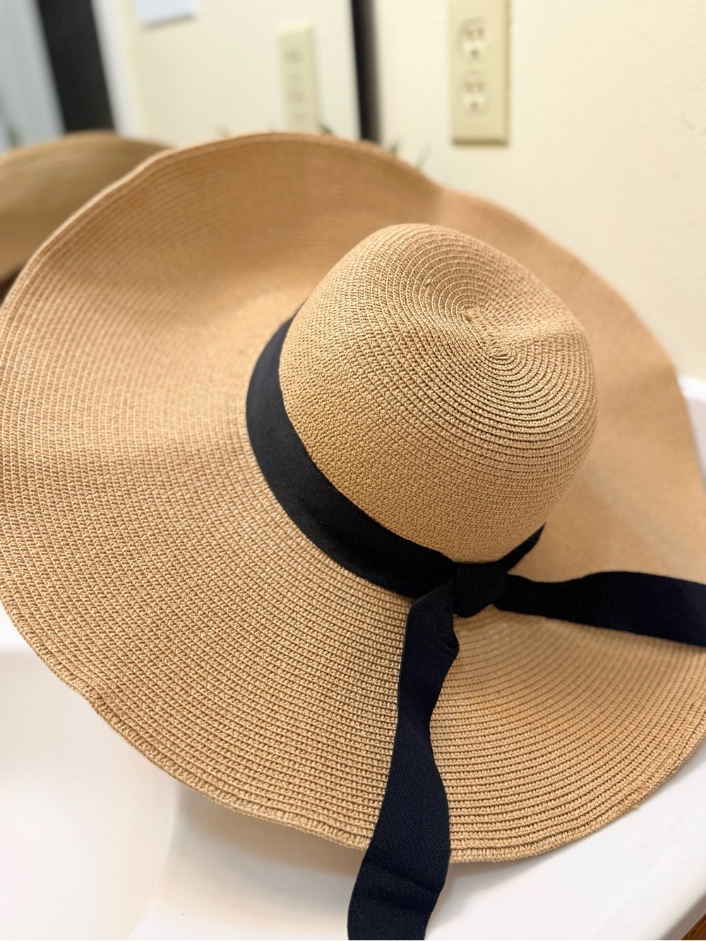 Wide Brim Straw Sun Hat with Black Ribbon Verabella Size M/L - Picture 2 of 8